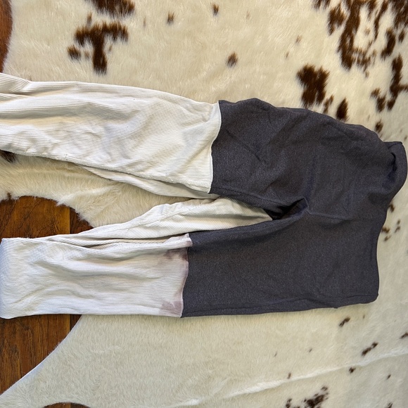 ALO - High waist Goddess Legging - Picture 5 of 6